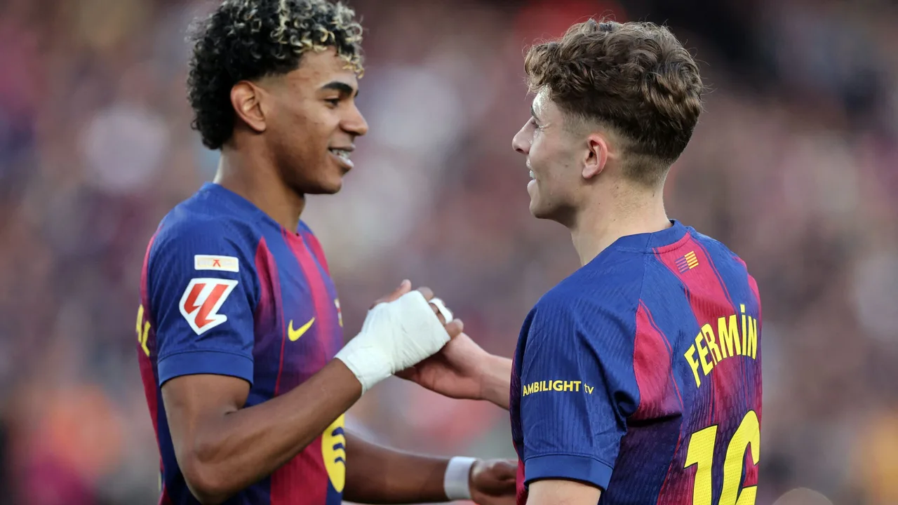 ما هي القنوات الناقلة لمواجهة برشلونة وفياريال وطرق مشاهدة اللقاء عبر الإنترنت؟